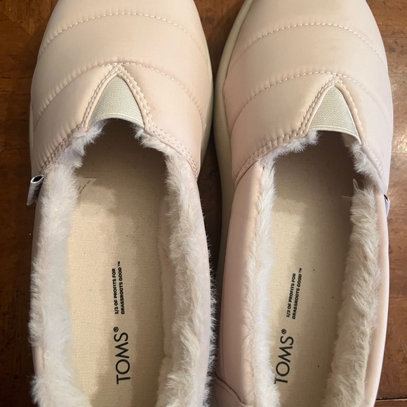 NWOT TOMS ALPARGATA MALLOW FLEECE LINED PUFFY SLIDE 9W - Picture 2 of 5
